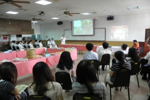 20120524-3來賓、師生共同參與創業提案簡報.JPG