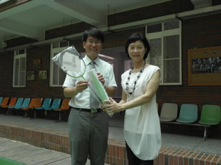 中華奧會秘書長代表致贈羽球用品
