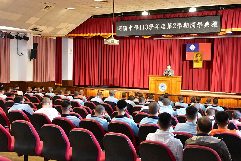 涂校長志宏於開學典禮中致詞勉勵學生情形