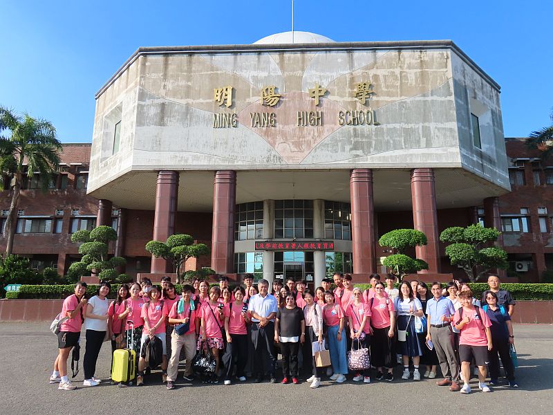 涂校長志宏與全體學員大合照情形