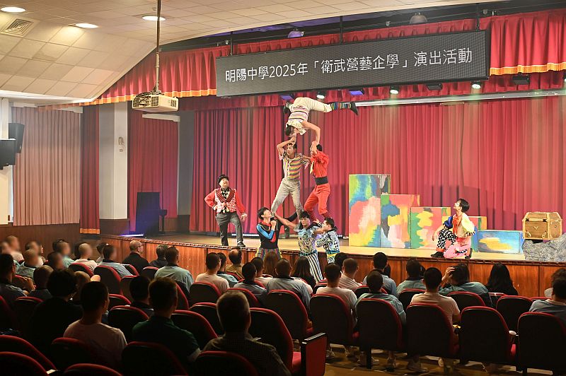 FOCASA馬戲團演出《潘朵拉的盒子》情形