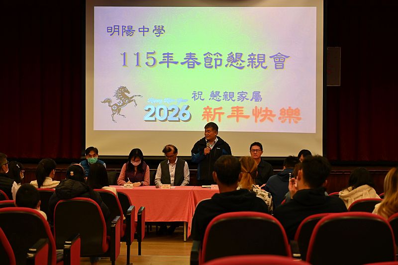 涂校長志宏於禮堂主持親職教育暨家長座談會情形